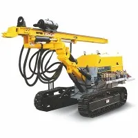 Κάτω το μηχάνημα διάτρησης της τρύπας